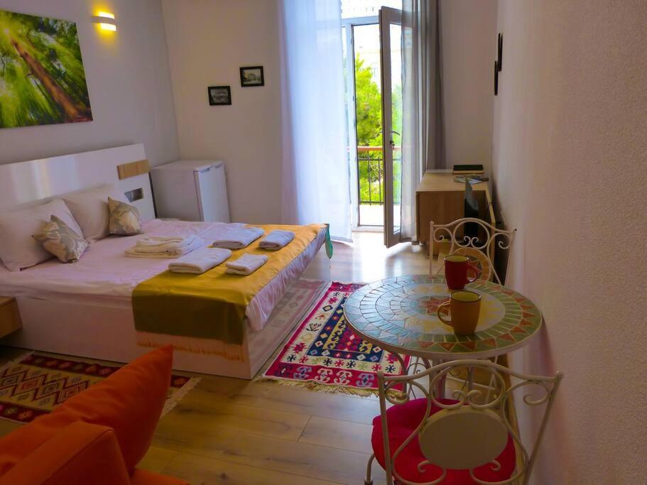 Live-Inn Stunning Apartment On Azneft Sq With President Palace & Old City Views Baku Exterior photo