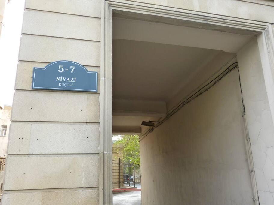 Live-Inn Stunning Apartment On Azneft Sq With President Palace & Old City Views Baku Exterior photo