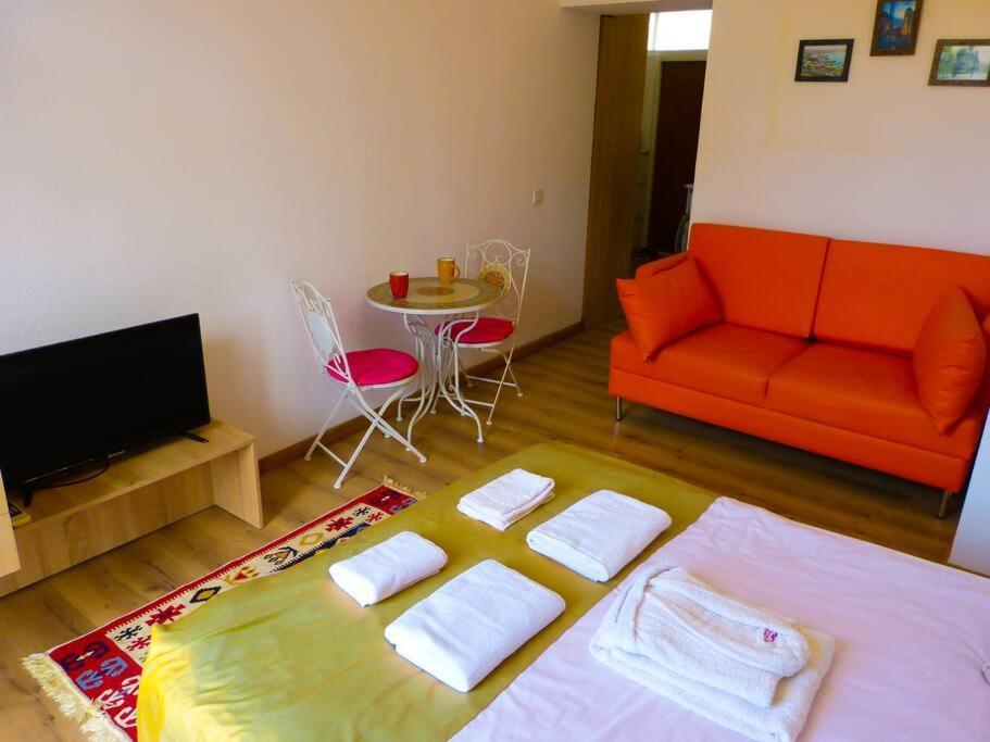 Live-Inn Stunning Apartment On Azneft Sq With President Palace & Old City Views Baku Exterior photo
