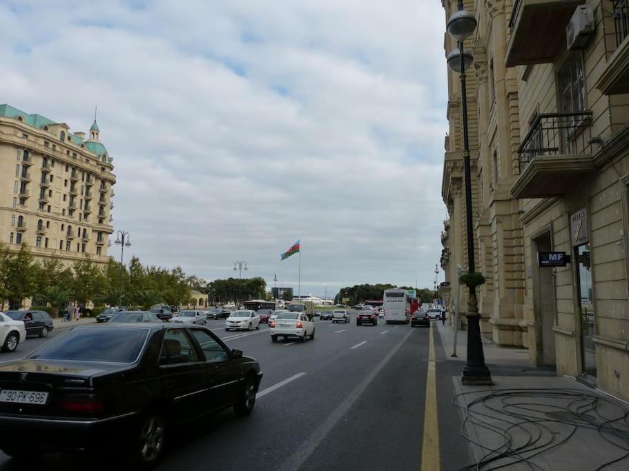 Live-Inn Stunning Apartment On Azneft Sq With President Palace & Old City Views Baku Exterior photo
